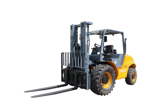 Comprima o equipamento do transporte de materiais de dois caminhões de empilhadeira do terreno áspero da roda