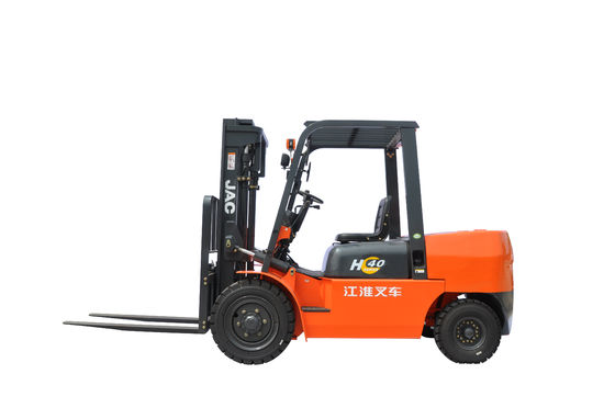 Mastro triplo JAC Forklift Truck diesel do armazém 4 toneladas para o transporte de materiais
